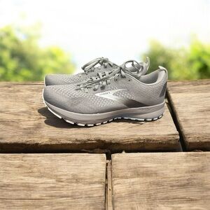 BROOKS REVEL 4 Women’s Grey Silver Metallic Running Shoe